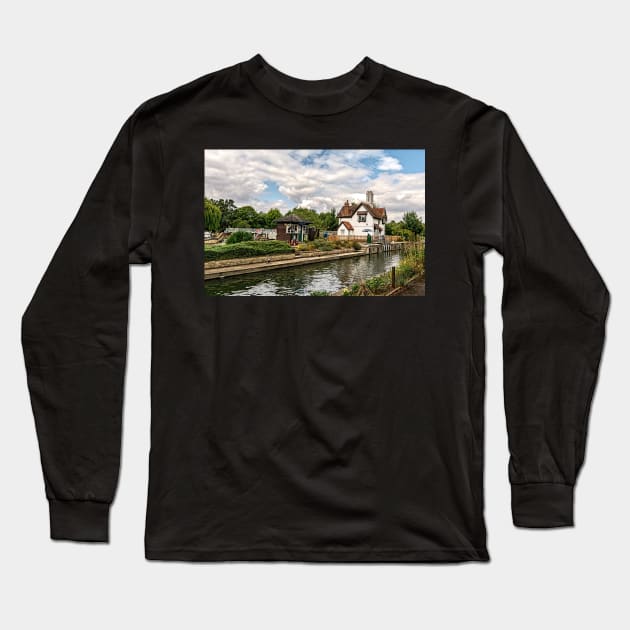 Goring on Thames Lock Long Sleeve T-Shirt by IanWL